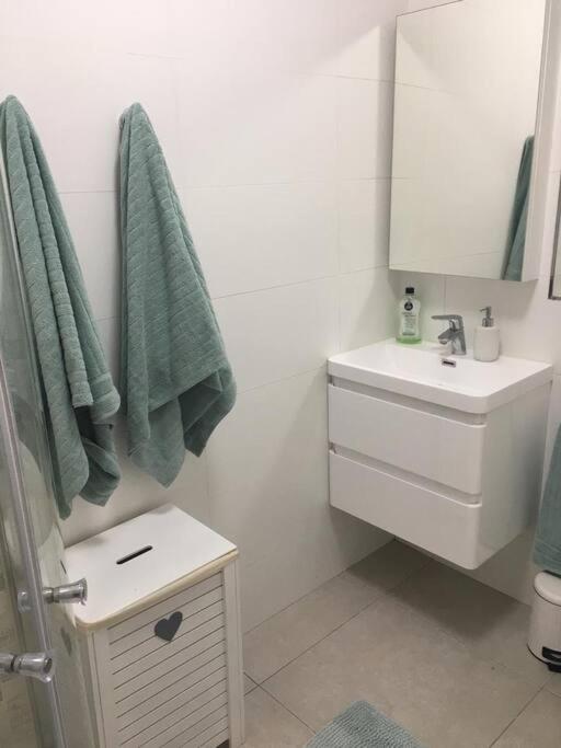 Lovely studio apartment in Pinelands, Cape Town - Hizvo