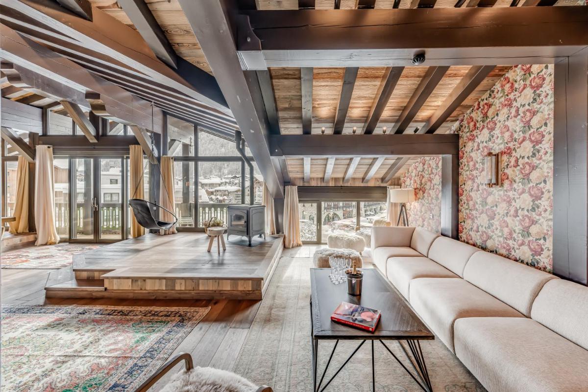 Coin salon dans l'établissement Hotel & Spa Le Val d'Isère