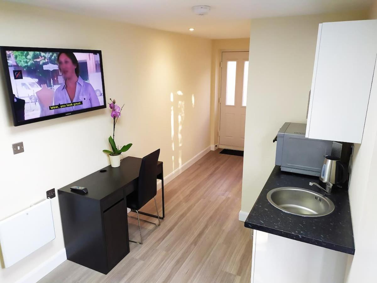 The Beech Flat - Self contained one bedroom flat with parking - Housity