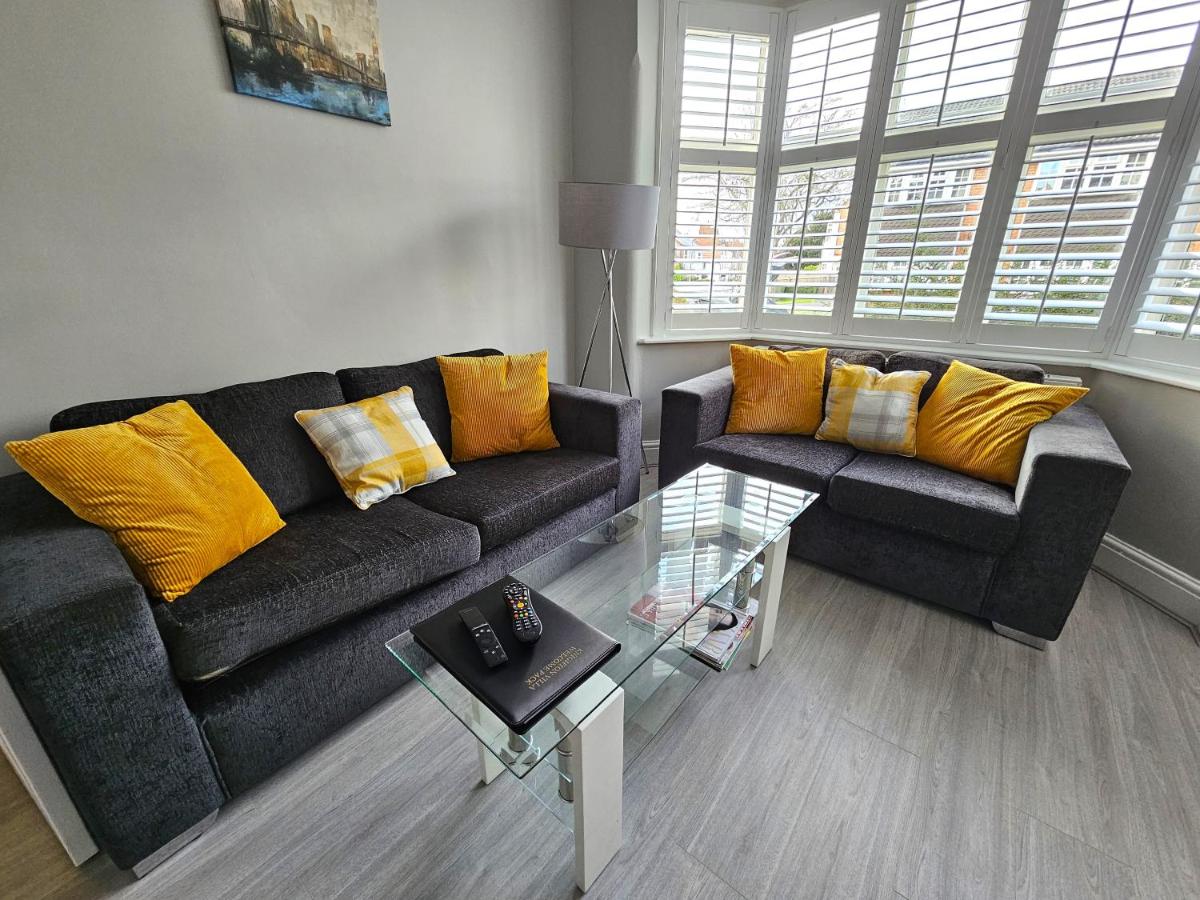 Knighton Villa - Housity
