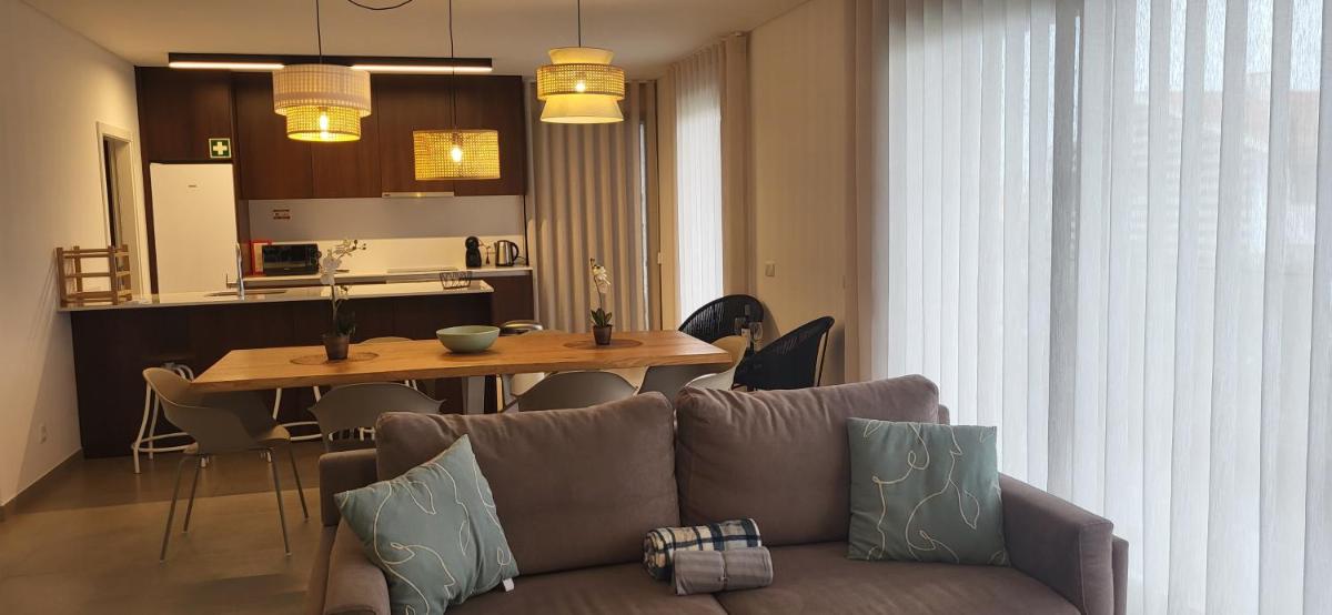 Suitetrails - Villa Silver Coast luxe apartment with 3 bedrooms, 2 bathrooms and a beautiful view on the swimmingpool in a cosy Coastvillage between the famous surfplaces Peniche and Nazare