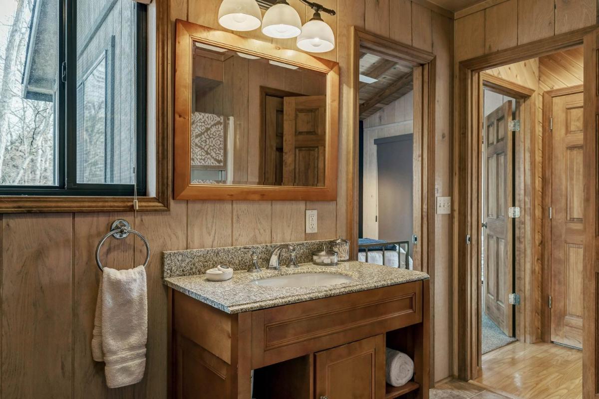 Suitetrails - 1717 Lakeside Chalet by Sarah Bernard Vacation Rentals
