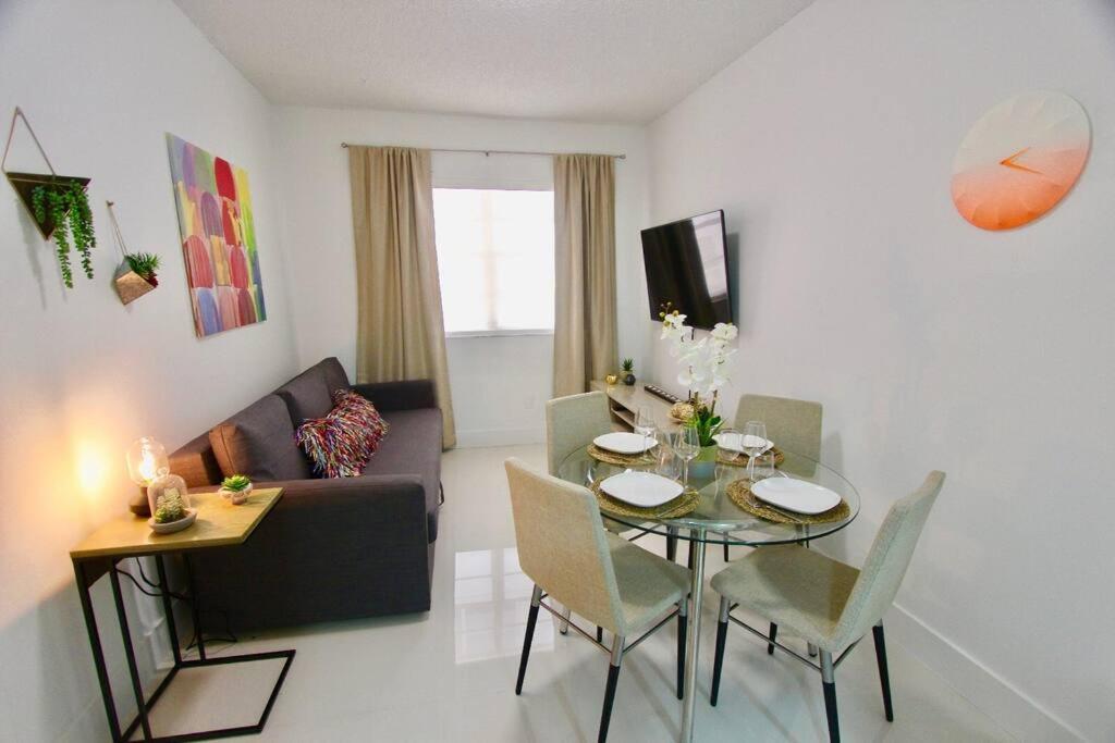 Suitetrails - BEAUTIFUL APARTMENT FOOTSTEPS FROM THE BEACH