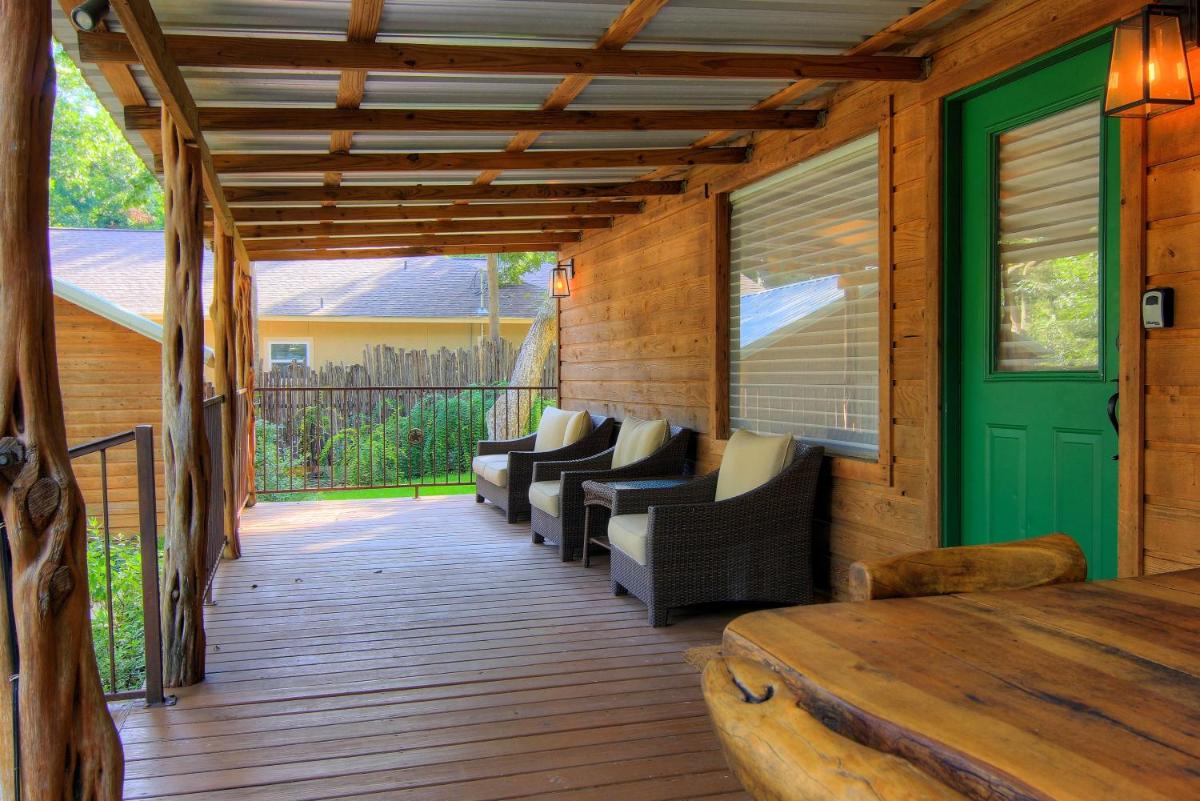 The Hideout RR 6954 - Housity