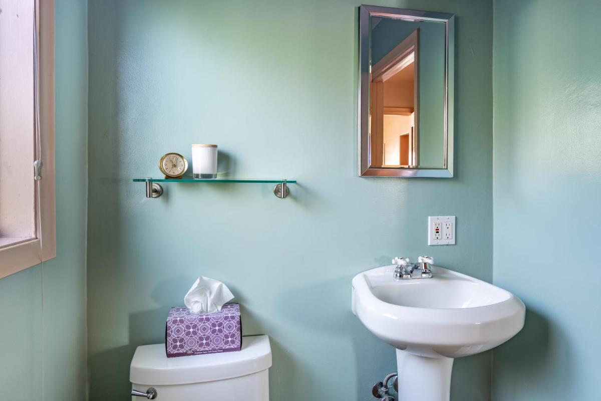 Bixby Beauty 50s Mod Long Beach - Housity