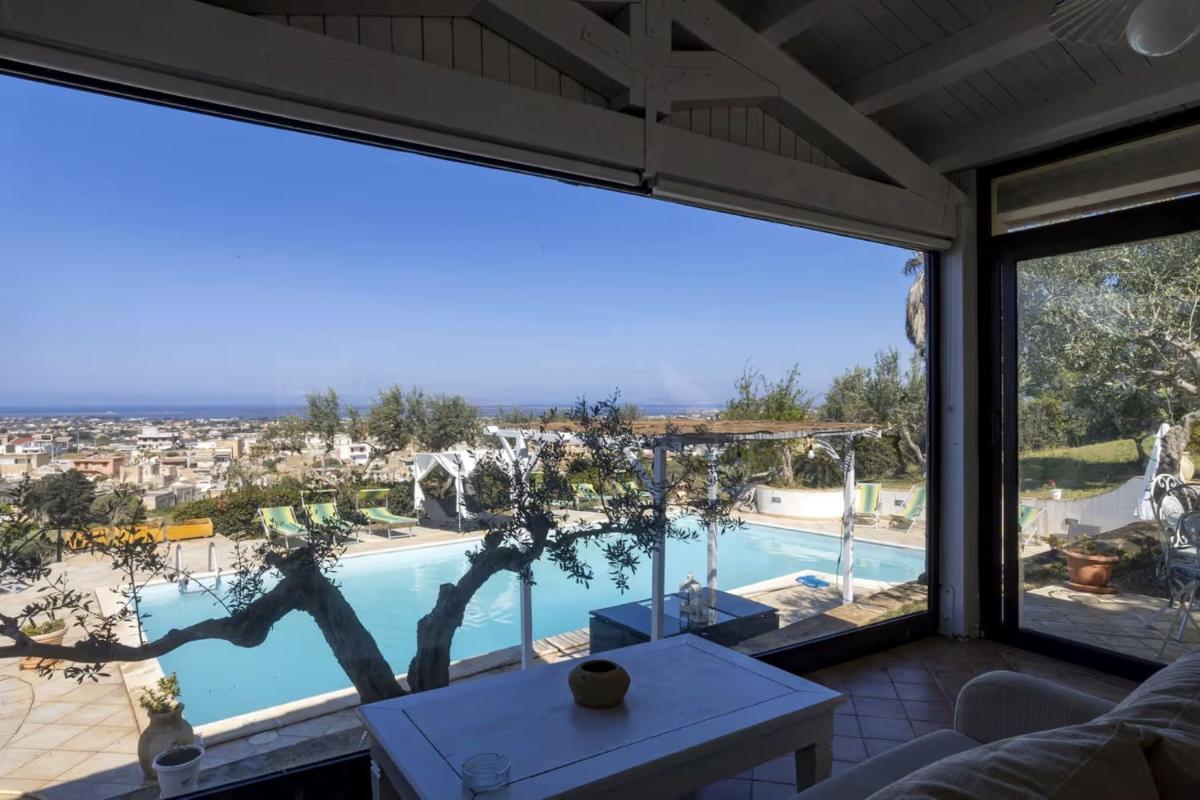 Villa retreat with private pool and mesmerizing sea view - Housity