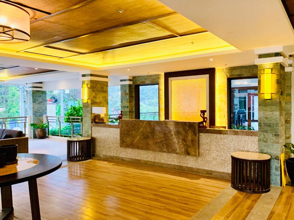 YourHomeAway,LuxFlat at BristleRidge Baguio - Housity