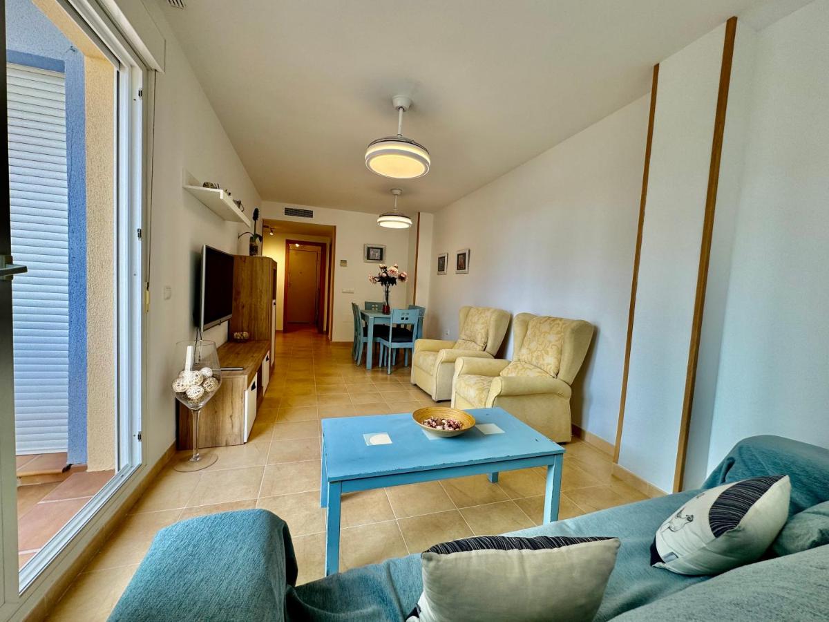 Apartamento con vistas al mar en urbanización de lujo Almerimar - Housity