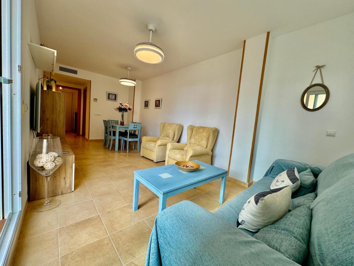 Apartamento con vistas al mar en urbanización de lujo Almerimar - Housity