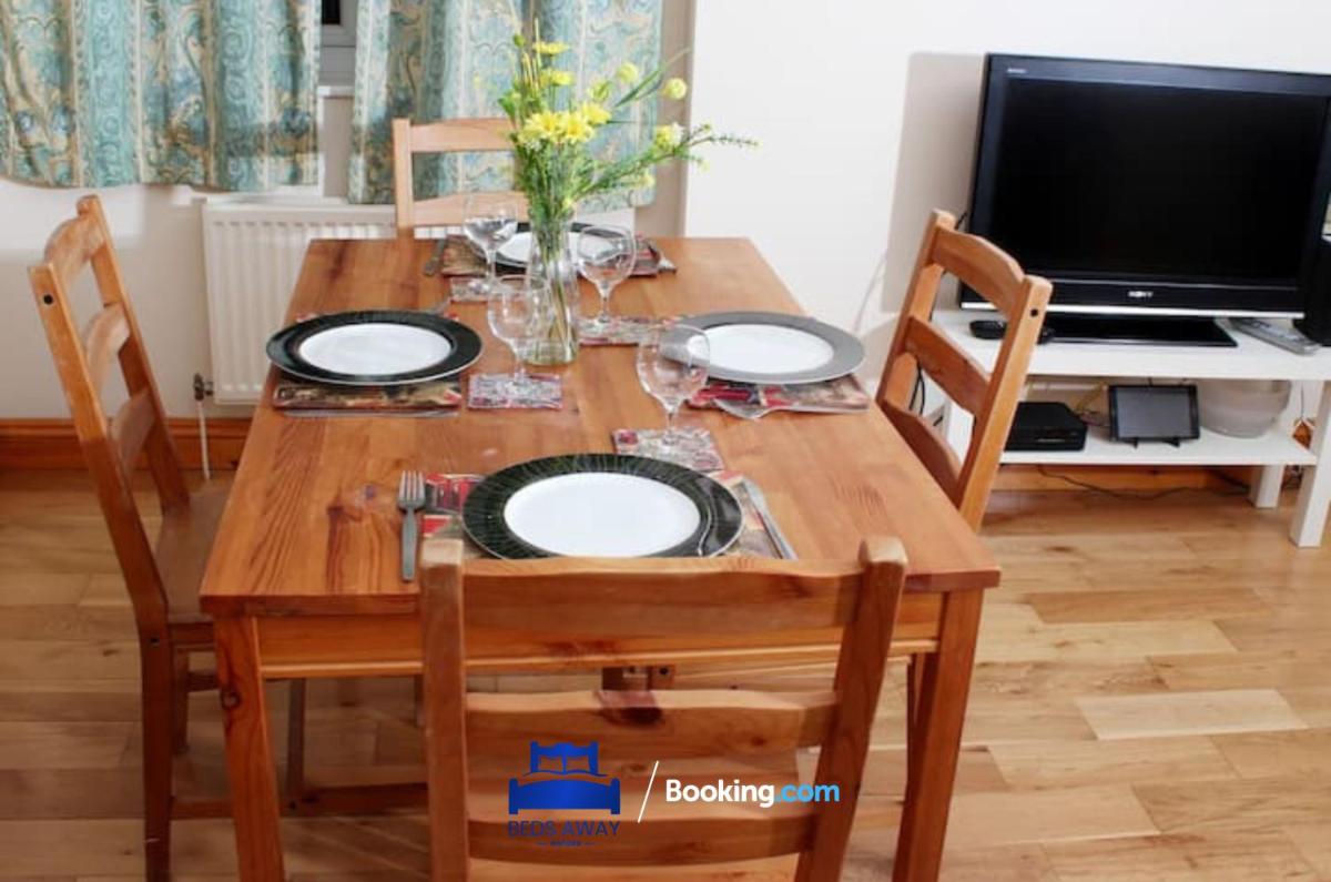 3 Bedroom House For Contractors By Beds Away Short Lets & Serviced Accommodation Oxford With Free Parking for 2 Cars - Housity