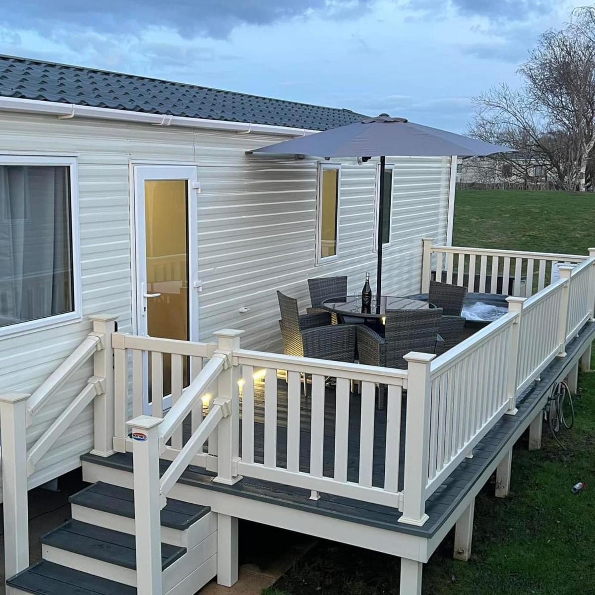 Hot Tub Breaks at 35 Merlin Point Tattershall - Housity