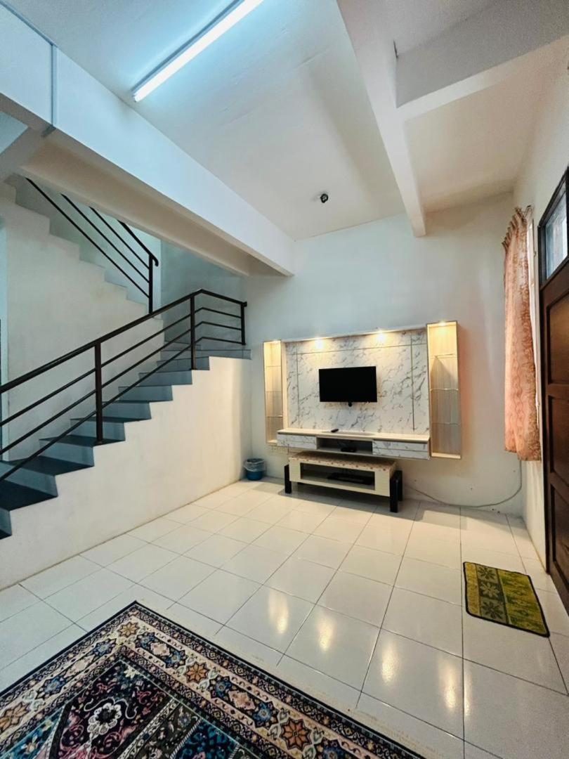 Suitetrails - Noor Homestay Giant
