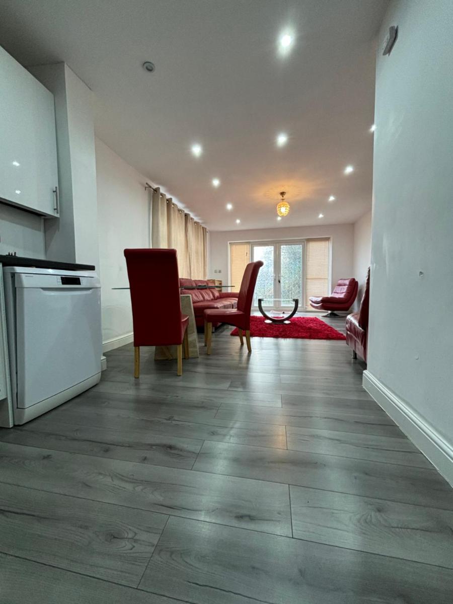 Cheerful 2 Bedroom Bungalow fully Furnished - Housity