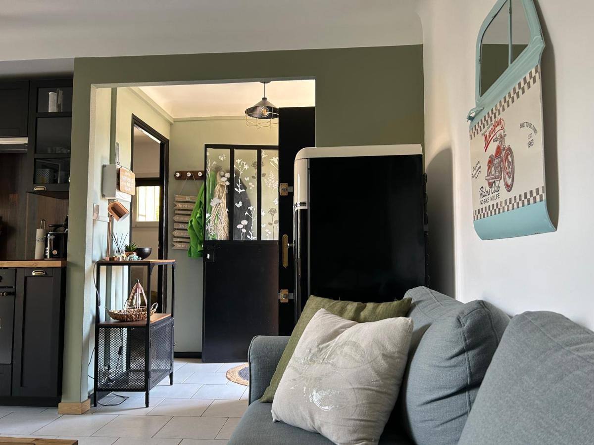 FREJUS VAR APPARTEMENT 150 m DES PLAGES - Housity