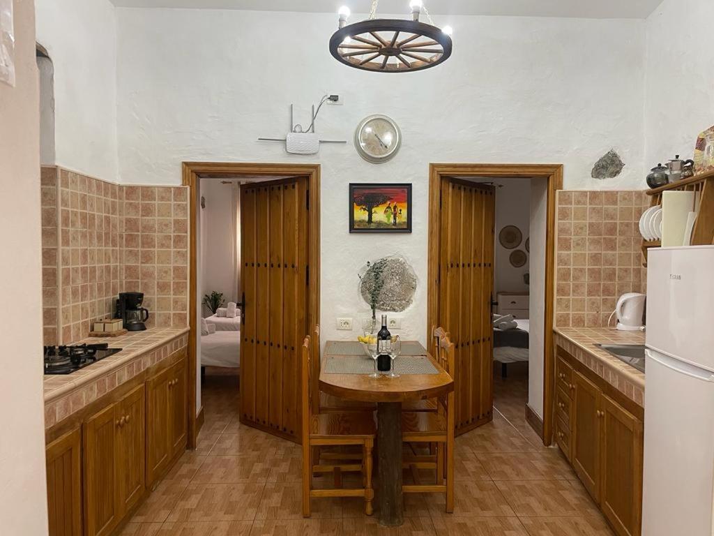 PRECIOSA CASA EMBLEMATATICA, PISCINA,WIFI - Housity