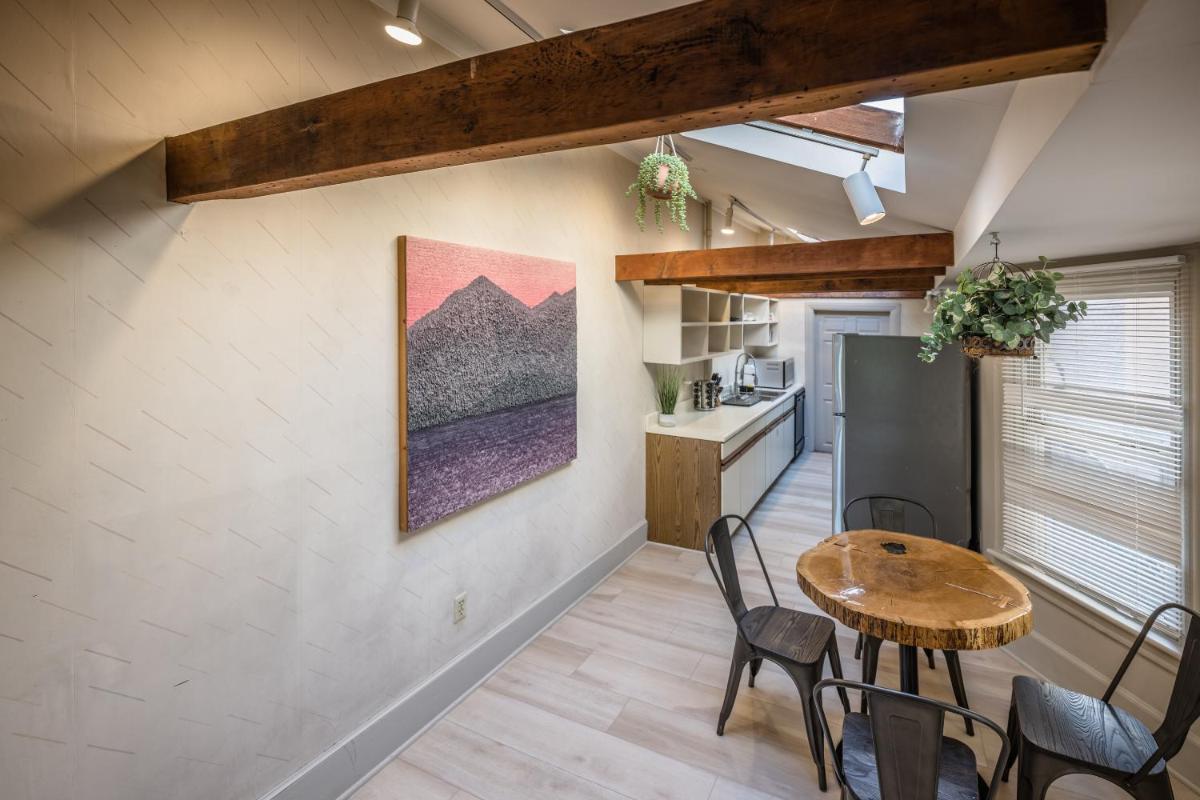 Row House Loft in Downtown Harrisburg near Hershey - Housity