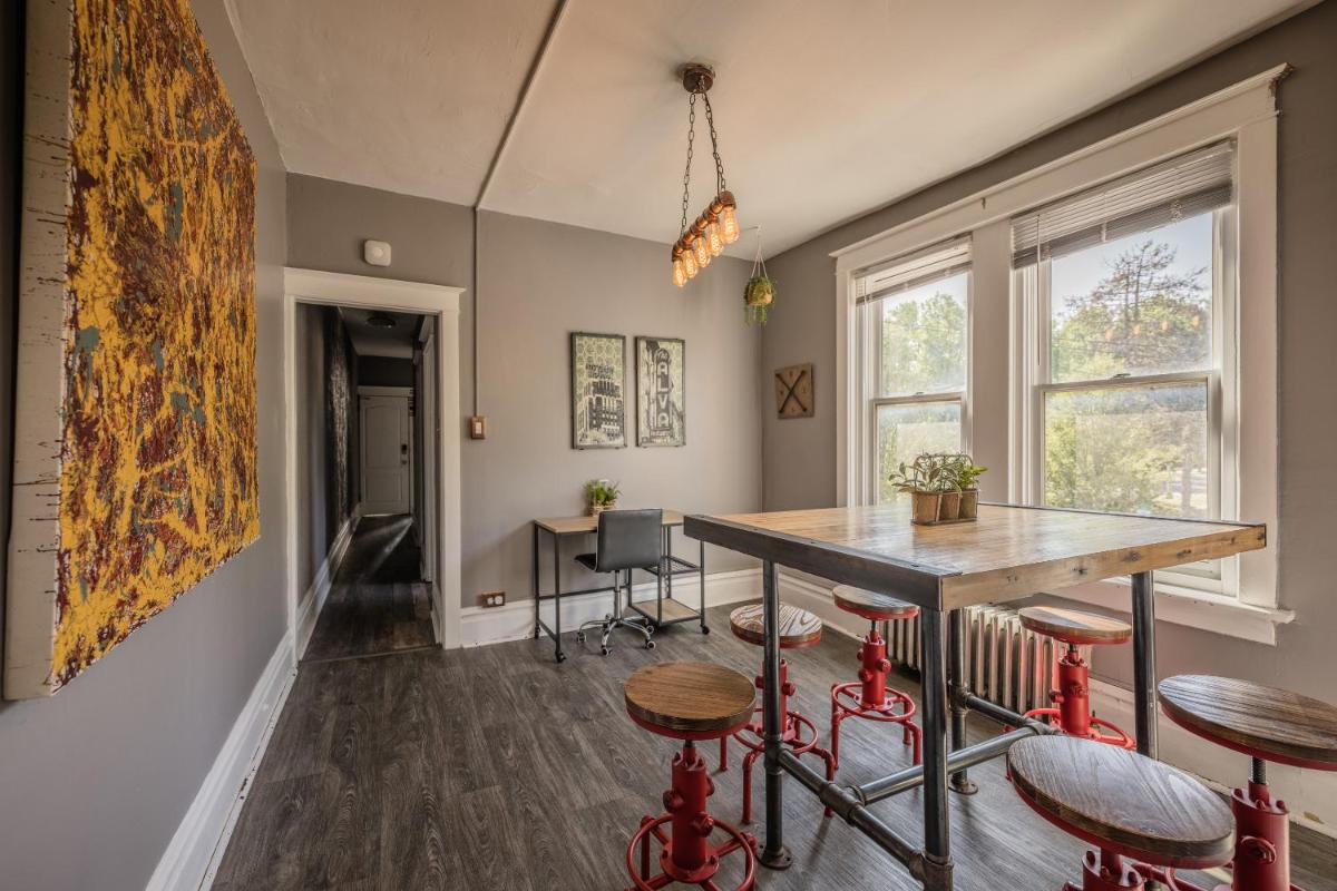 Riverfront Vintage Wonderland in Midtown Harrisburg near Hershey - Housity
