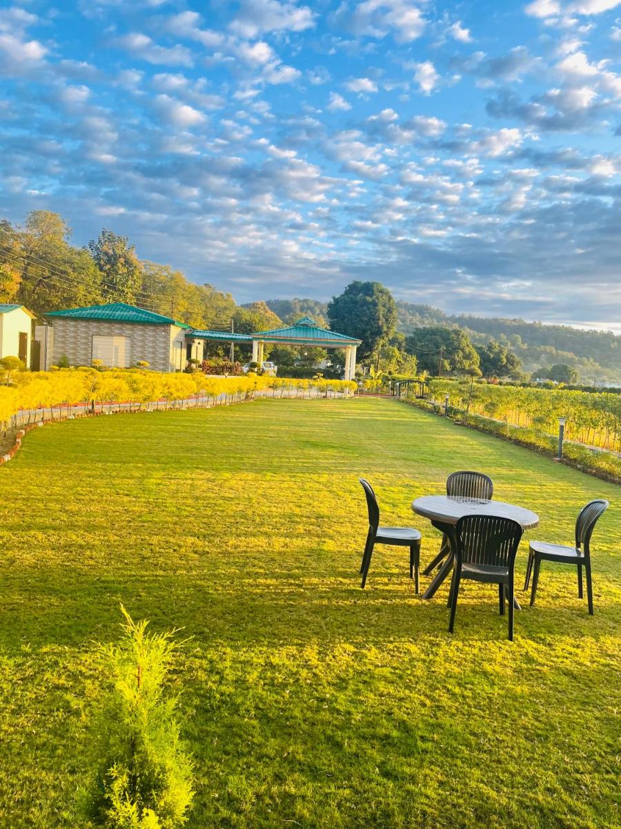Vasant Corbett Resort - Housity