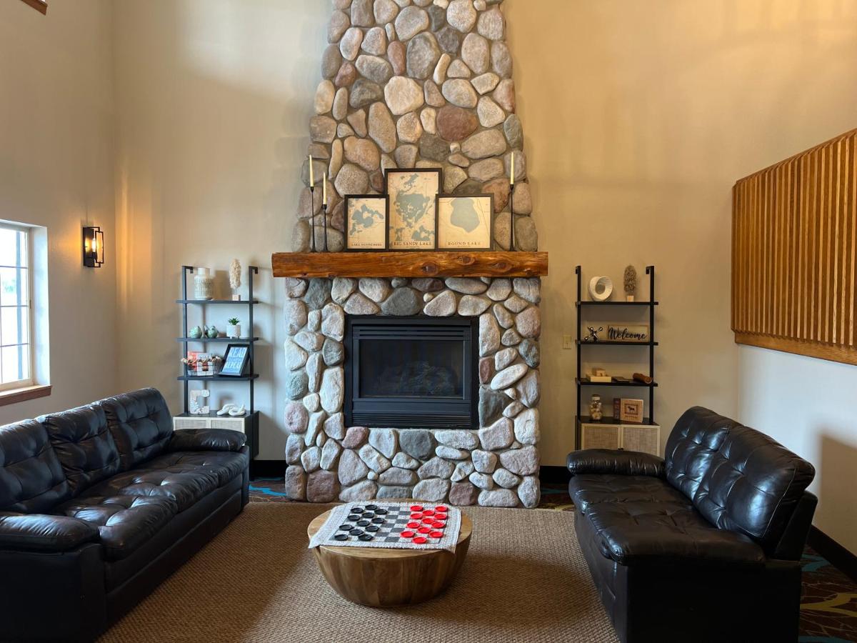 Crossroads Hotel - Housity