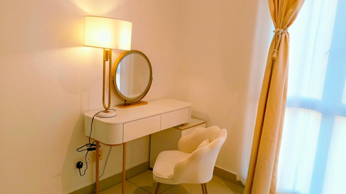 Kulai D'Putra Suites 1min to ioiMall near JPO, Senai Airport - Housity