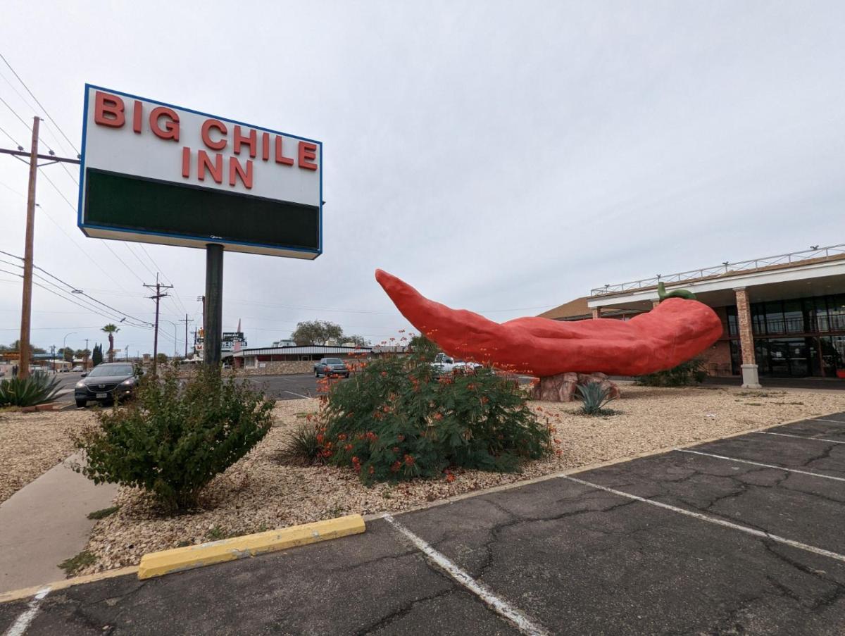 Big Chile Inn & Suites - Housity