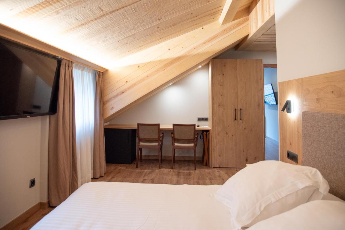 Hotel Restaurant Castellarnau - Housity