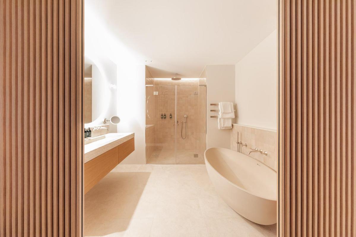 Salle de bains dans l'établissement Le Couvent des Minimes, un Hôtel & Spa L'Occitane en Provence