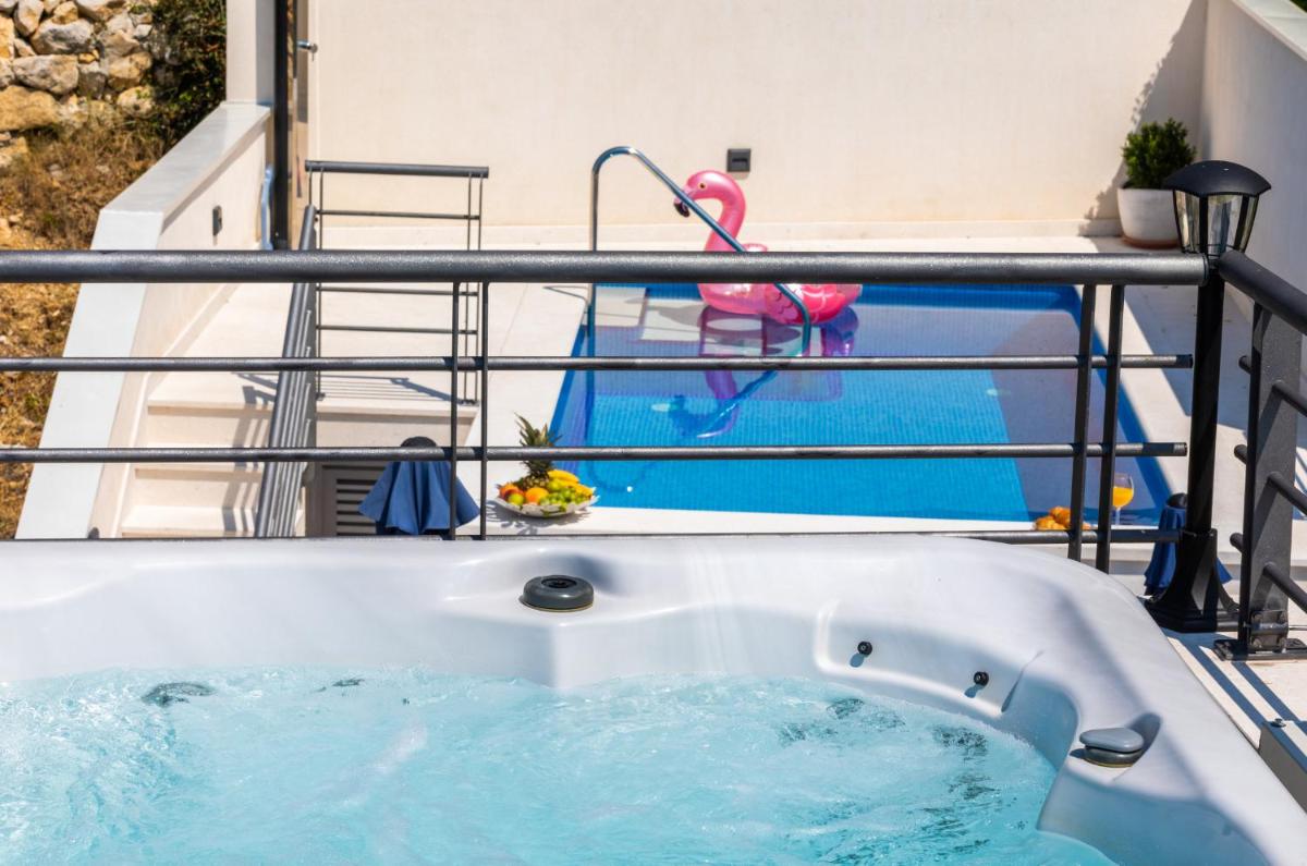 VillaPetra Makarska Veliko Brdo - Housity