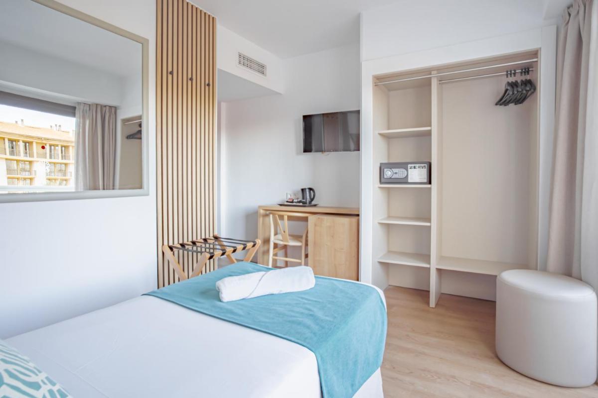 Cama o camas de una habitación en Bahía de Alcudia Hotel & Spa