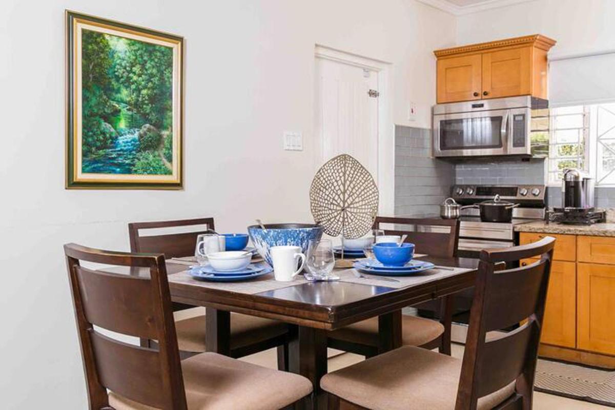 Suitetrails - AquaHaven Retreat in Kingston