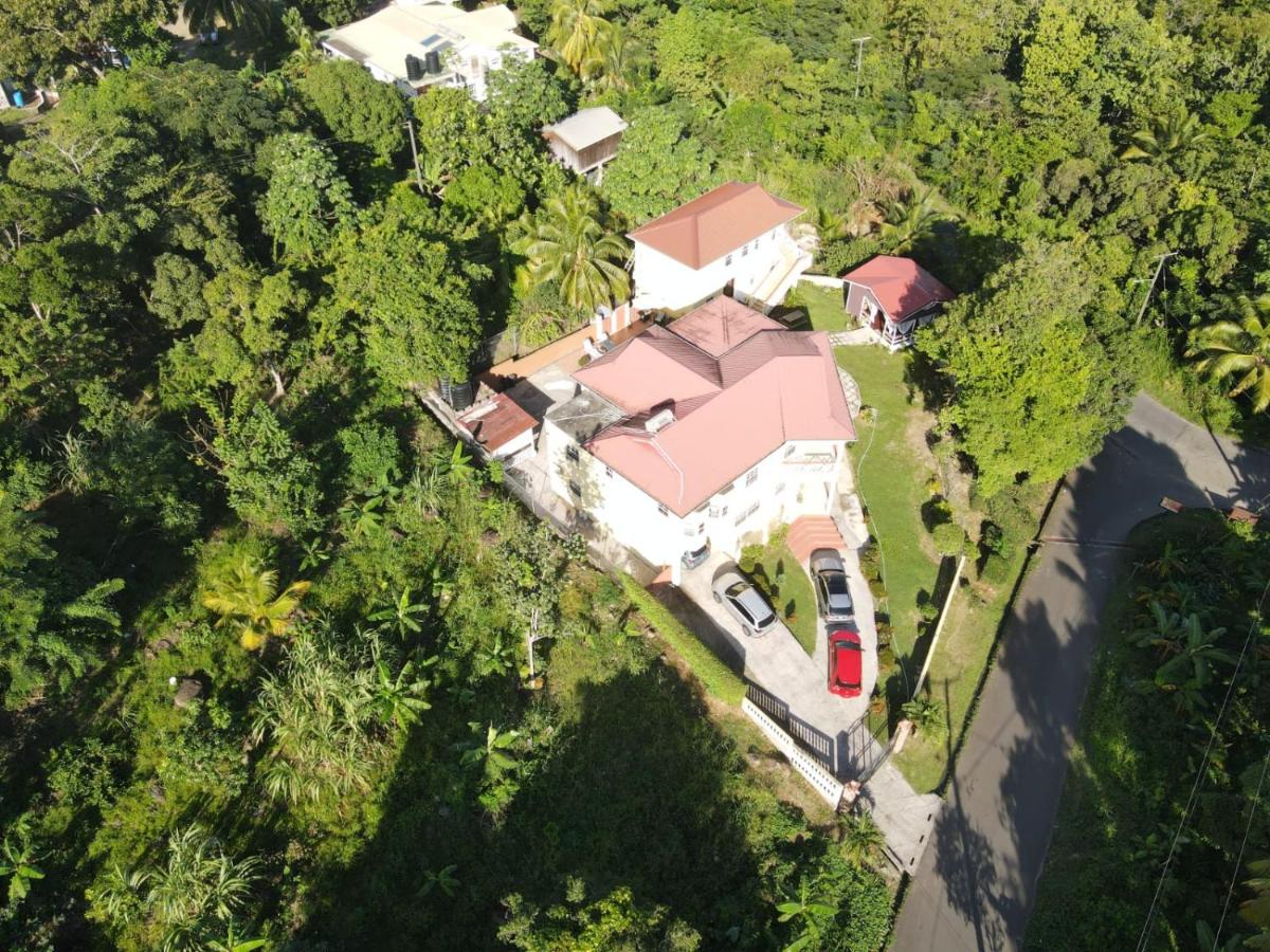 Royal Escape - 2 - Housity