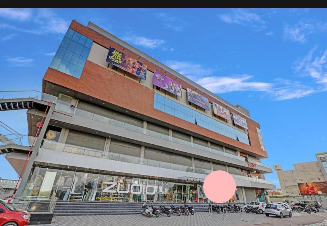 Hotel Rudrax - Anand - Housity