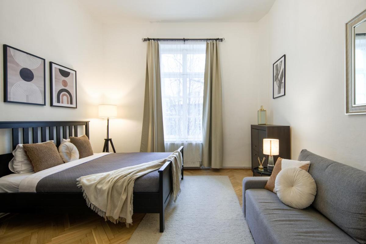 WAWELOVE spacious 3 bedroom apt 1 min to Main Sq! - Hizvo