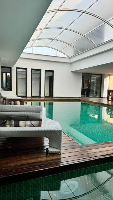Suitetrails - Luxury villa with a heated indoor pool and direct access to the beach