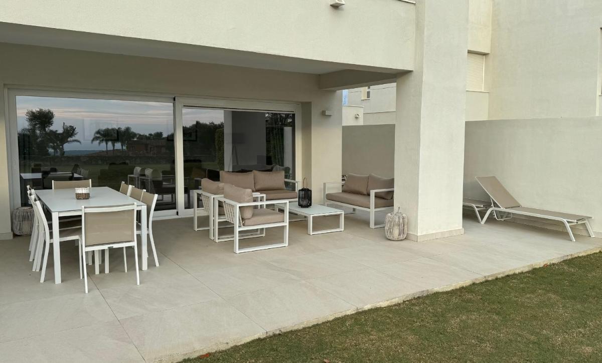 Emerald Green 2370 Golf & beach - Housity
