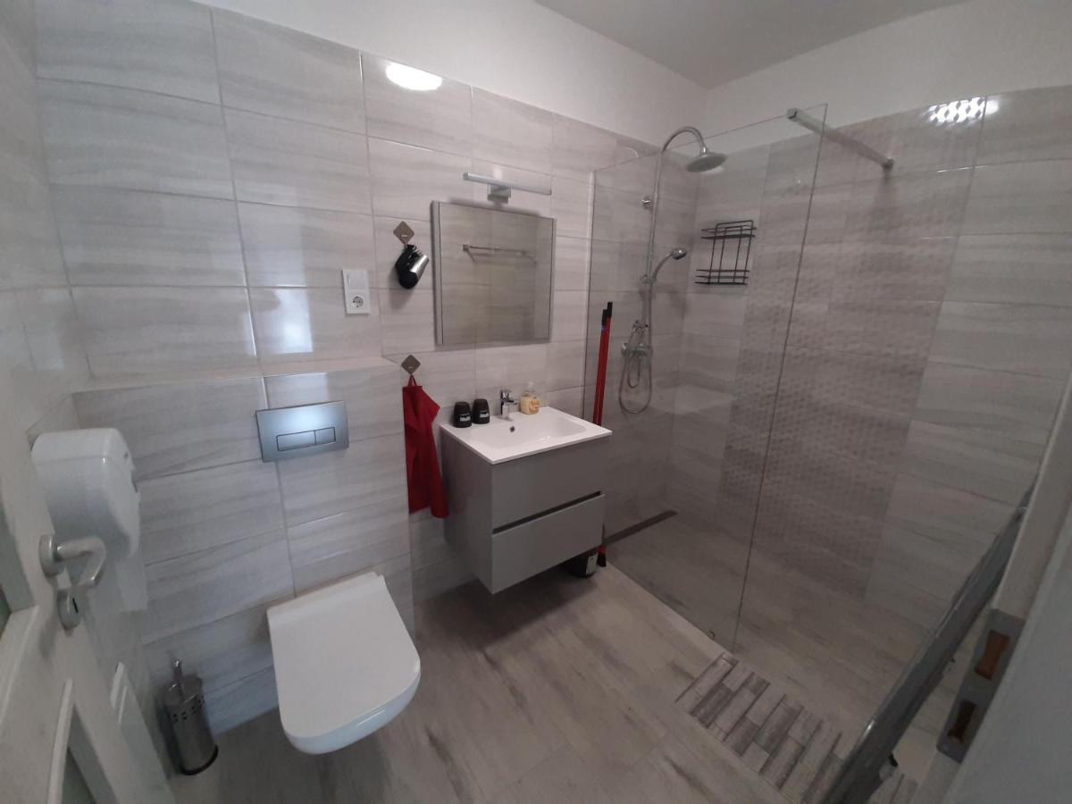 Ancsi Apartmanház - Housity