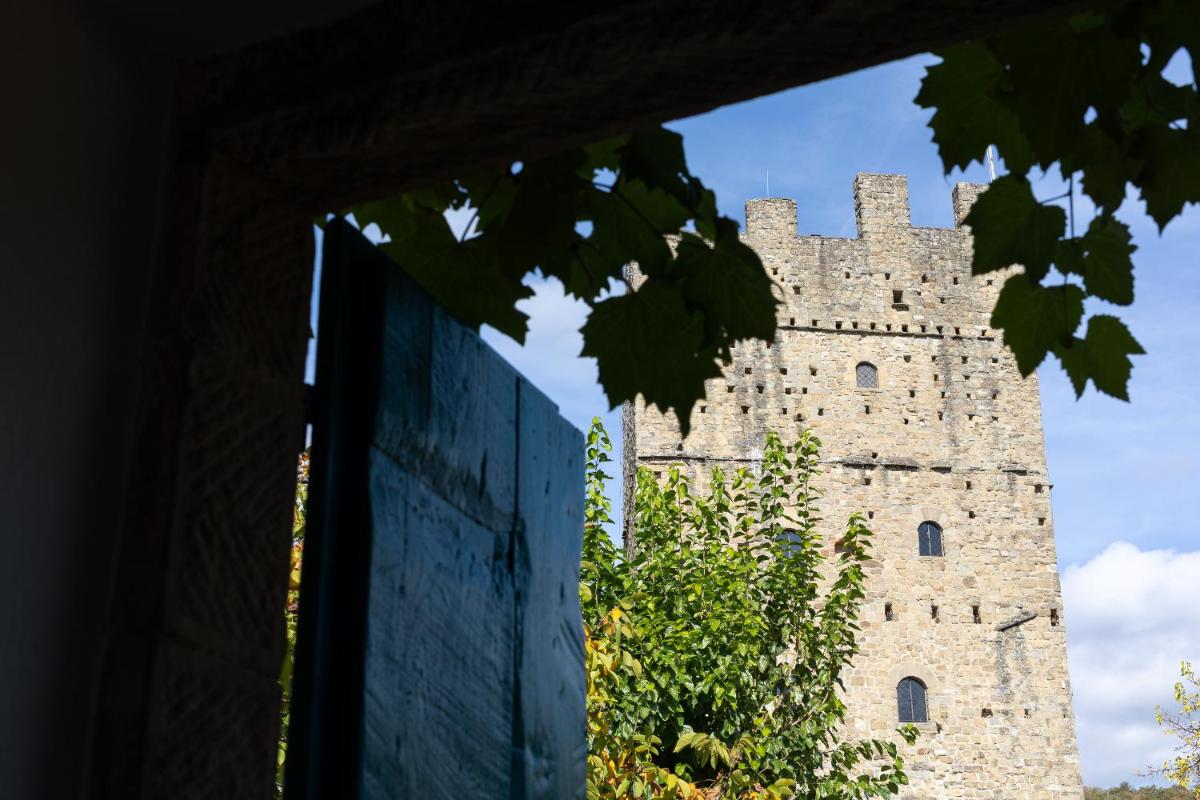 Castello e Borgo di Porciano - Housity