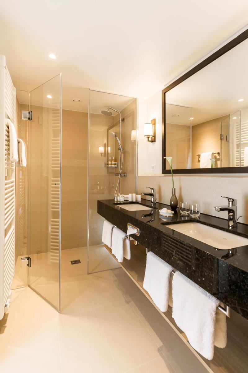 Ein Badezimmer in der Unterkunft Althoff Hotel Fürstenhof