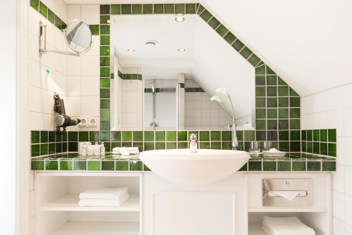 Ein Badezimmer in der Unterkunft Althoff Hotel Fürstenhof