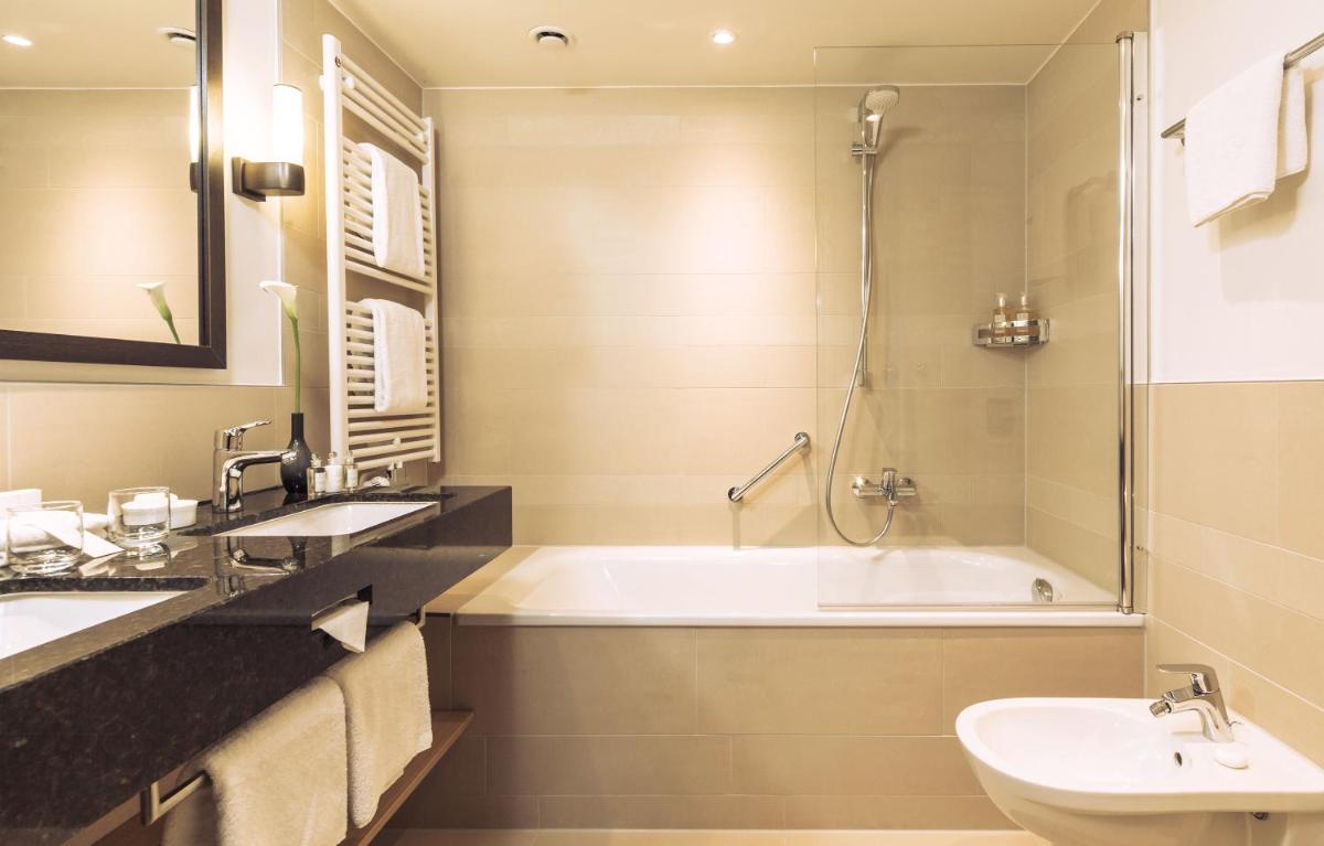 Ein Badezimmer in der Unterkunft Althoff Hotel Fürstenhof