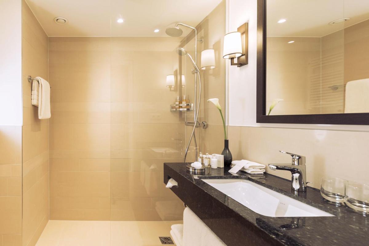 Ein Badezimmer in der Unterkunft Althoff Hotel Fürstenhof