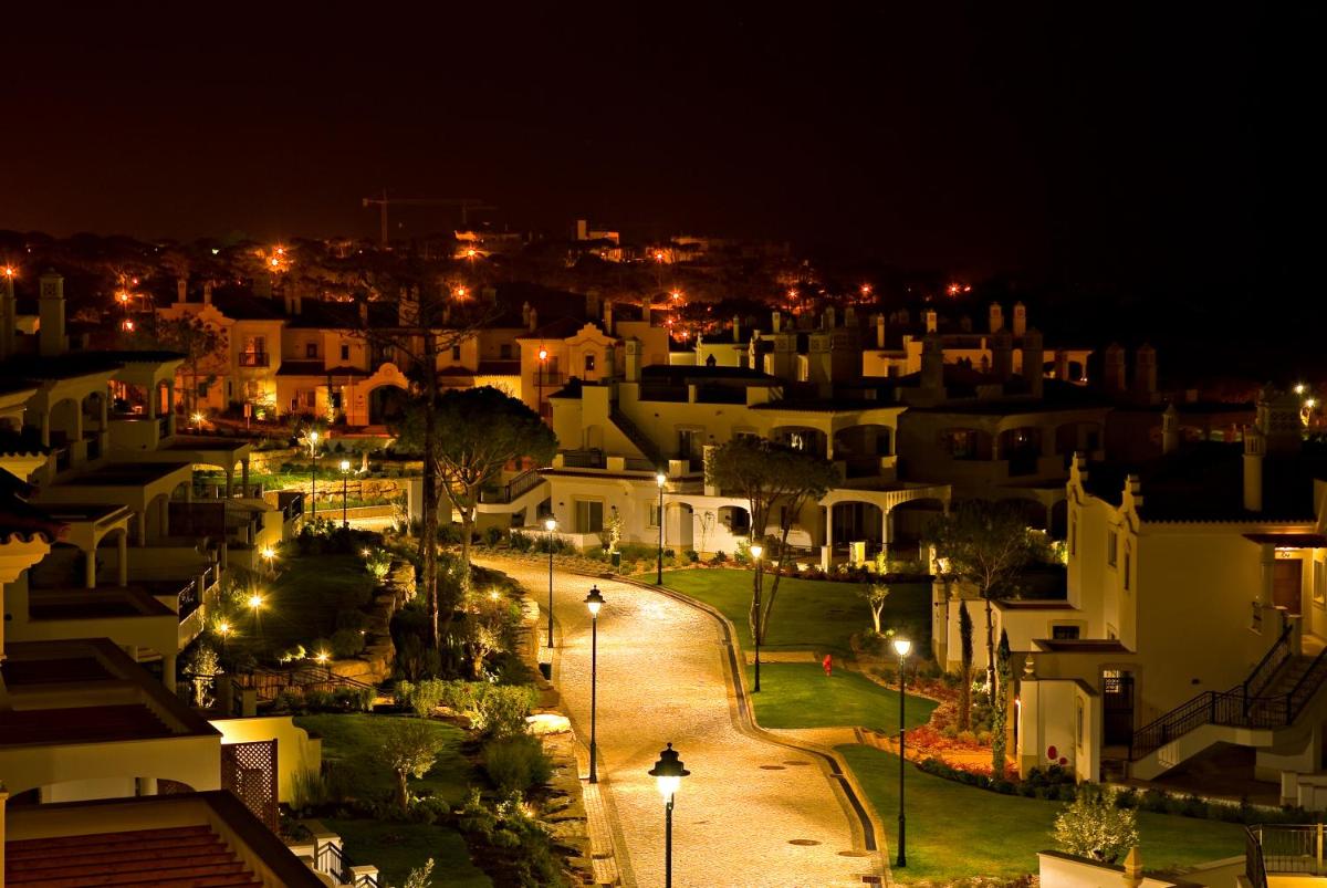A vizinhança circundante ou próxima do resort