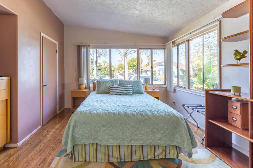 Bixby Beauty 50s Mod Long Beach - Housity