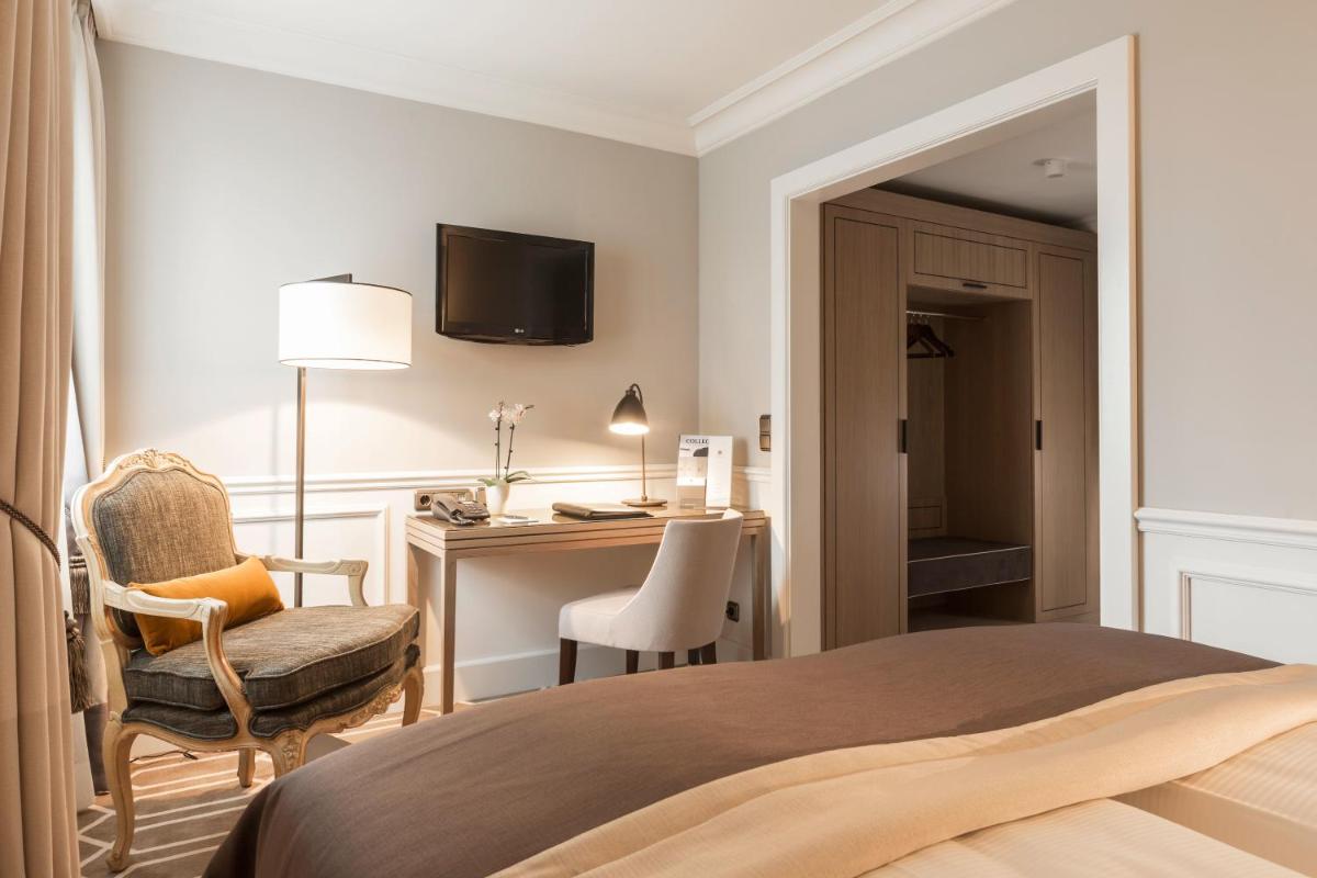 Ein Bett oder Betten in einem Zimmer der Unterkunft Althoff Hotel Fürstenhof