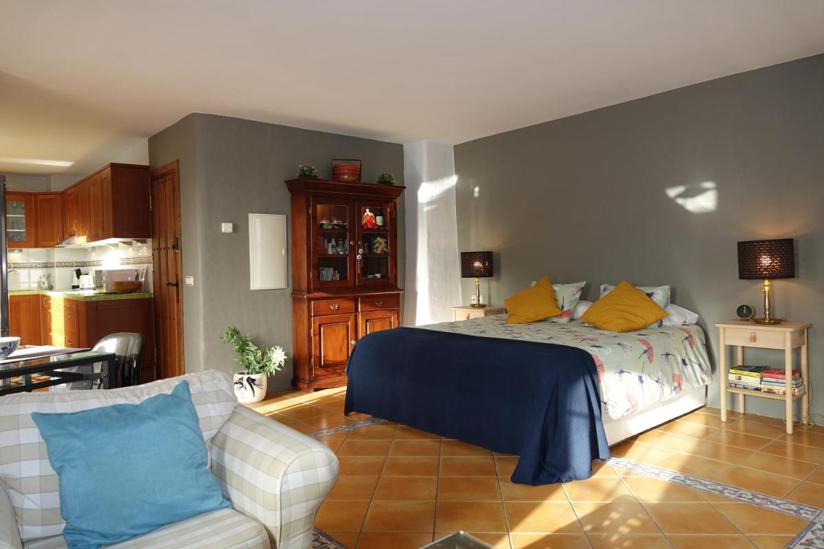 Competa Suites - Housity