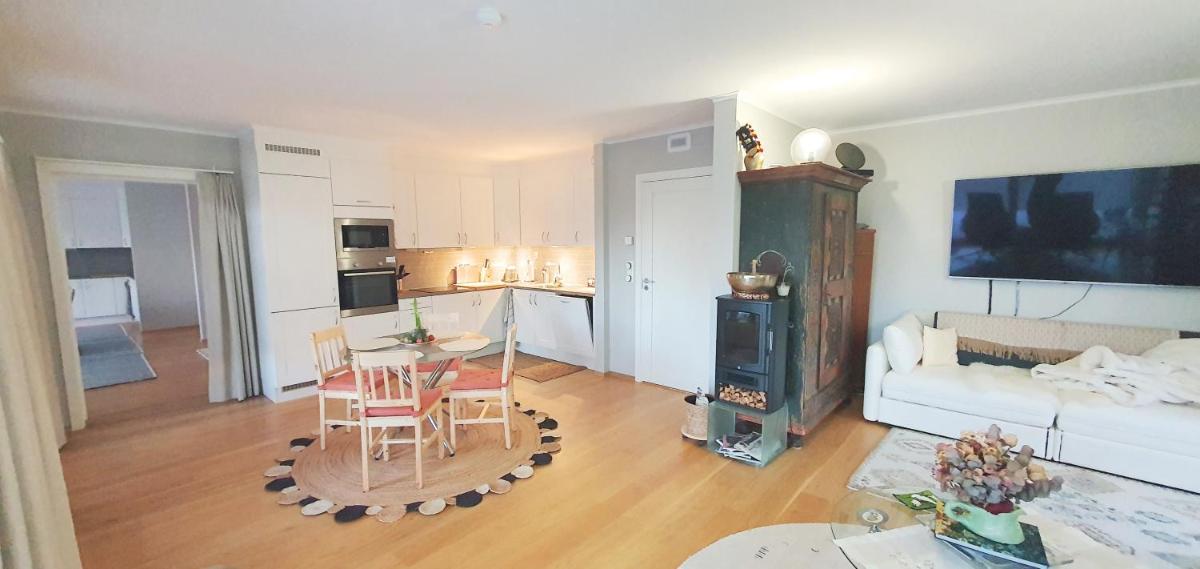 Entire Home - Unique Quiet Quality Near the Sea - Housity
