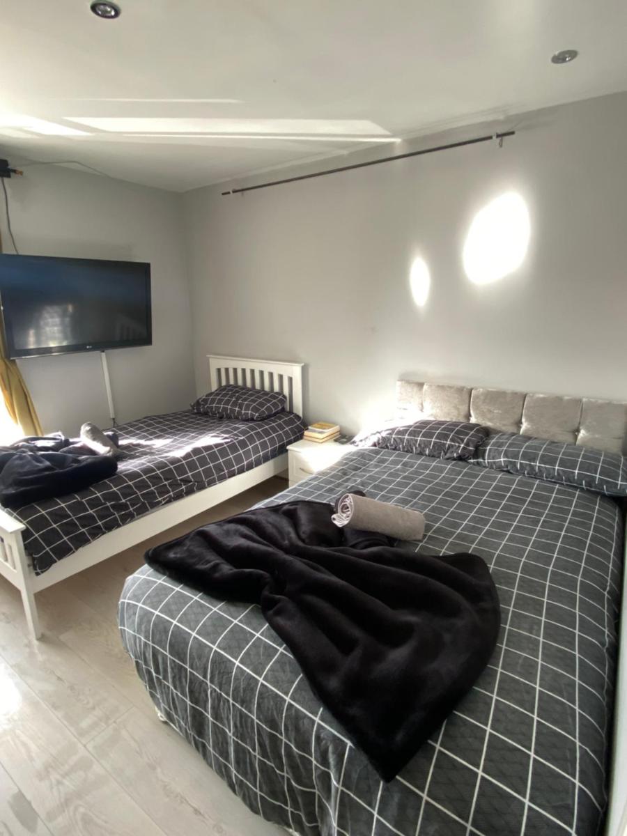 Stylish Darlington Townhouse Near A1 A66 & A19 Breakfast - Housity