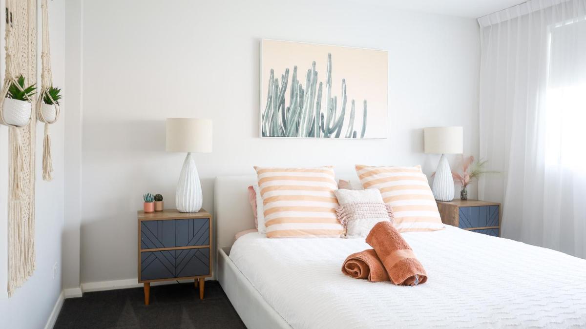 Casa Del Maya at ANNA BAY, King Suite by the Sea, AirCon, Wifi, Pets - Housity