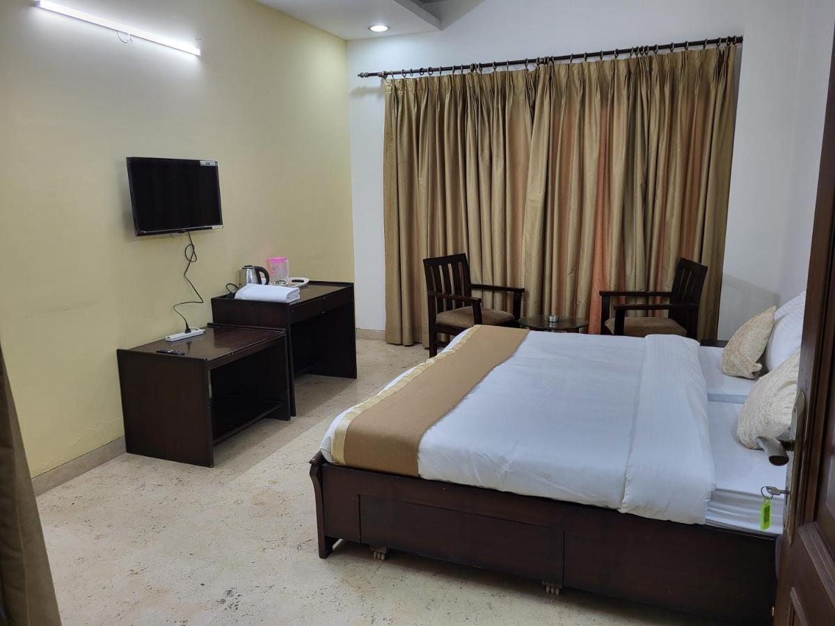 Manor Inn Suites Super Deluxe Room - Housity