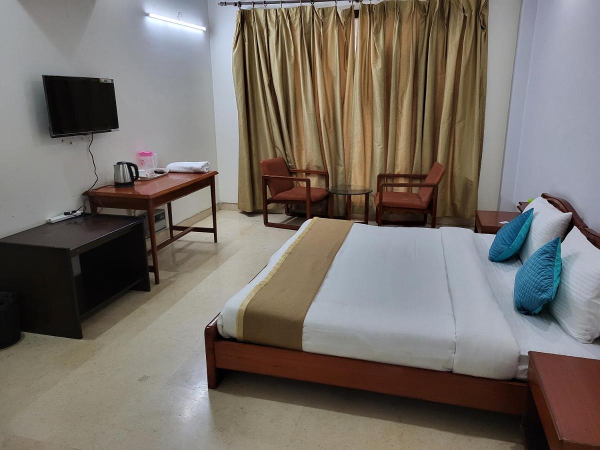 Manor Inn Suites Super Deluxe Room - Housity
